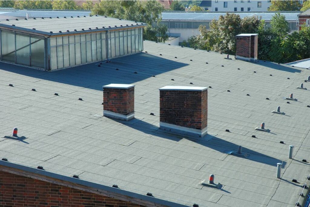 comparison between flat roofs vs. pitched roofs