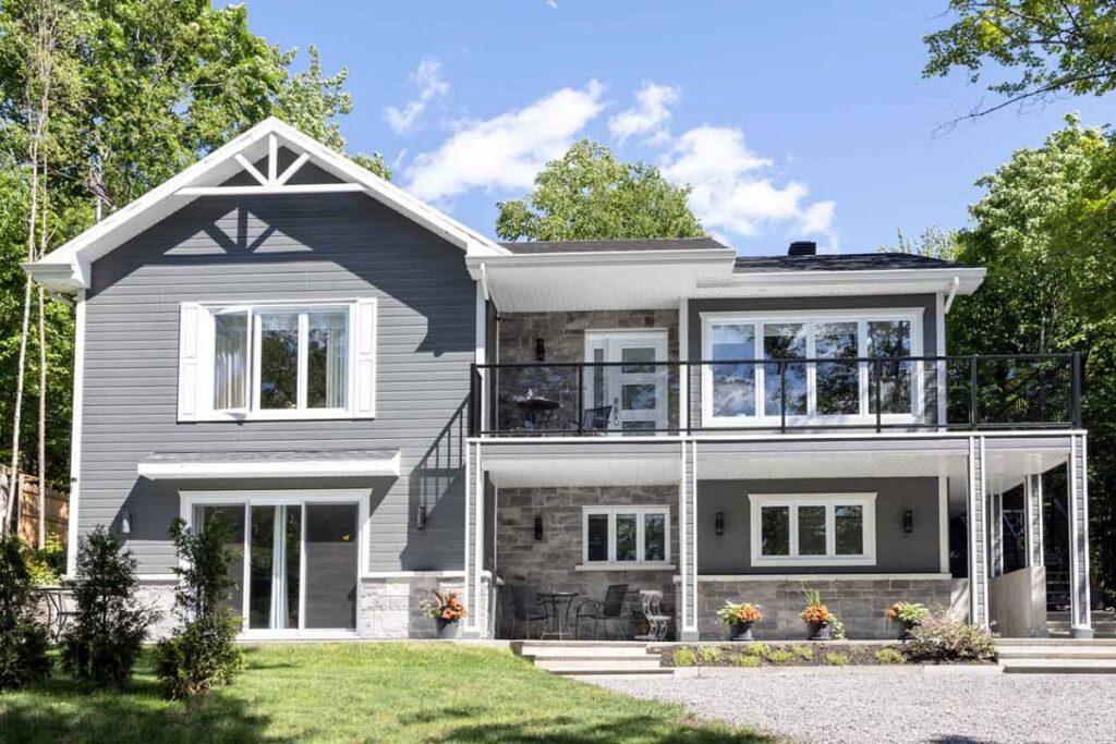 best colors to reflect heat - Light Gray House